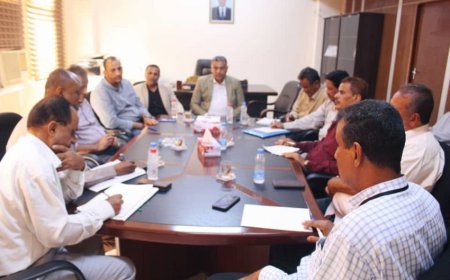 اجتماع بعدن يناقش معالجة طفح مياه الصرف الصحي في عدد من احياء المدينة