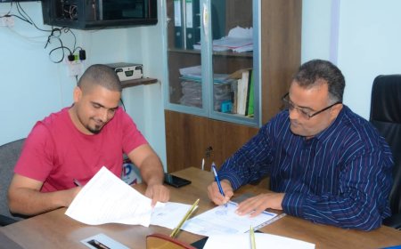 محلي التواهي يسلم موقع مشروع صيانة وسفلتة طريق رأس مربط الجسر للجهة المنفذة