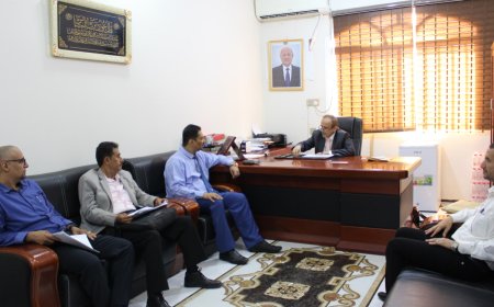 الوصابي يجتمع بلجنة الابتعاث ويقر عدد من القرارات الهامة