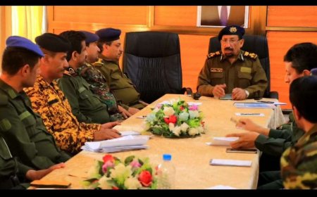 مدير عام شرطة مأرب العميد حُميد يعقد اجتماعا أمنيا بقادة المناطق الأمنية وأقسام الشرطة