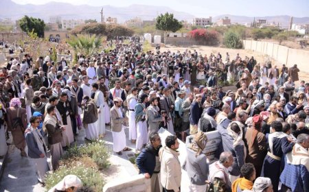 الالاف يشيّعون جثمان فقيد الوطن