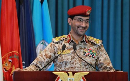 عاجل.. الناطق العسكري الحوثي (يحيى سريع) يحذر من أي هجوم أمريكي على الجماعة.. هل اقتربت الضربة؟!!