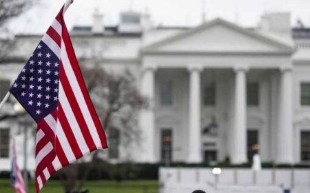  جماعة الحوثي تحذر من أي تصعيد أمريكي ردا على هجماتها في البحر الاحمر