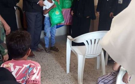 مؤسسة باقادر توزع ملابس للاطفال الايتام والأشد فقراً بمنطقة الكود