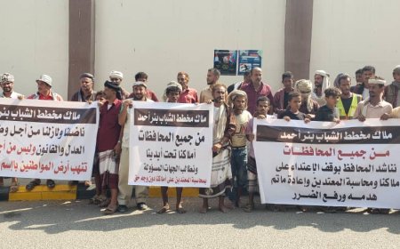 تصعيداً لاحتجاجاتهم.. ملاك مخطط شباب بئر أحمد يتجمهرون أمام ديوان محافظة عدن للتنديد بالاعتداء على أرضهم