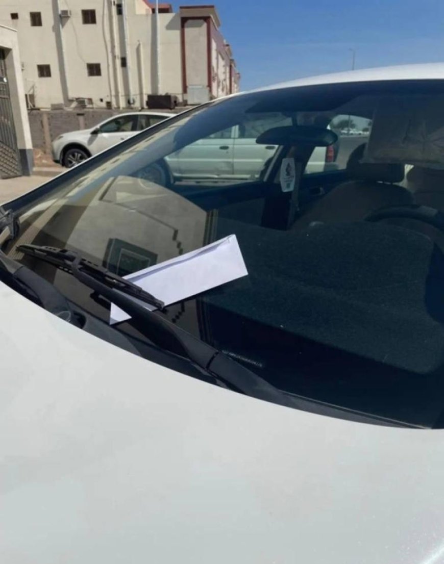 سعودية تصدم سيارة شاب وتترك له رسالة تثير الإعجاب
