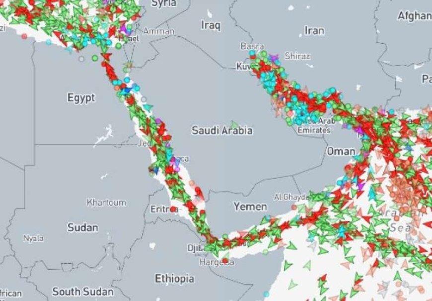 رادارات تكشف كذب الحوثيين وتوضح حركة السفن التي عبرت باب المندب ووصلت إلى إسرائيل  
