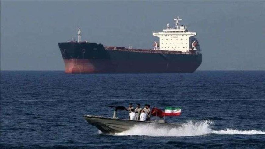 سفينة إيرانية لإسناد الحوثيين في البحر الأحمر.. والكشف عن مهمتها الرئيسية