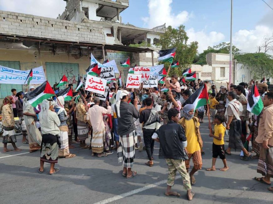 خروج مسيرة حاشدة في أبين تضامنًا مع غزة