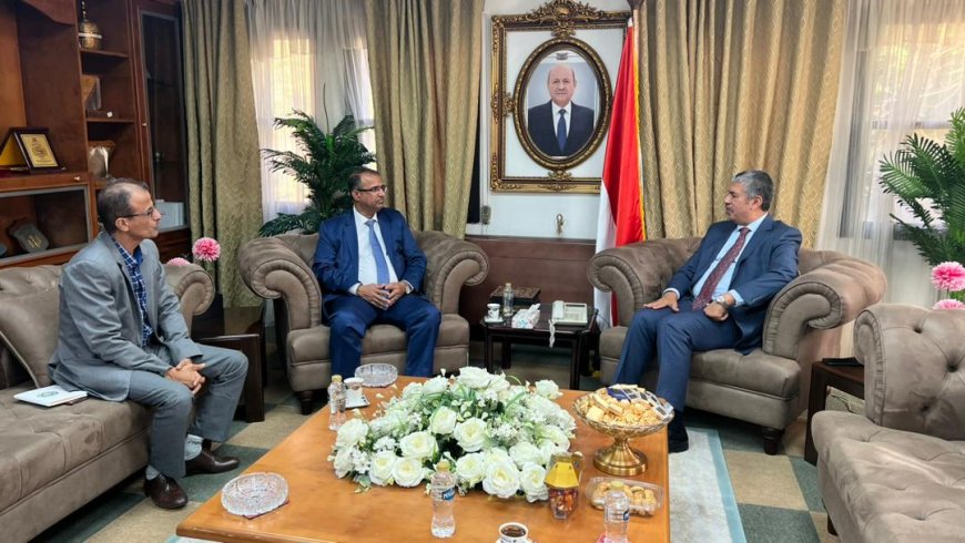 الوزير الزعوري يلتقي سفير بلادنا في القاهرة