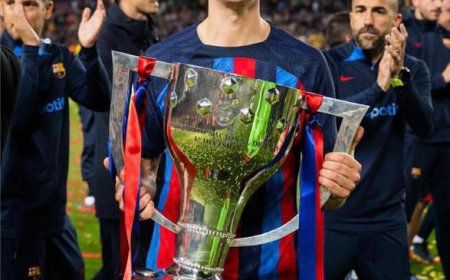 دي يونج يُعلن موقفه من الرحيل عن برشلونة