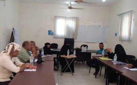 مدير صحة الشيخ عثمان يعقد اجتماع بمديري المرافق الصحية بالمديرية