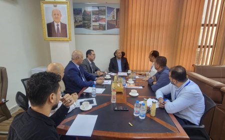 نائب وزير الصناعة يناقش مع ممثلي مصانع الأسمنت آلية الاستيراد والتصدير