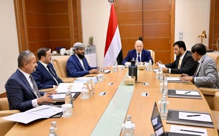 مجلس القيادة الرئاسي يناقش التطورات المحلية والتداعيات الخطيرة للحرب الاسرائيلية على السلم والامن الدوليين