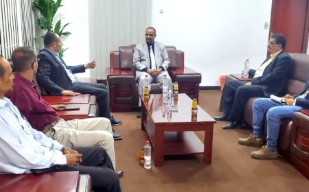 الوزير الزعوري يبحث مع خارجية الانتقالي، تدفق المساعدات الانسانية والإغاثية