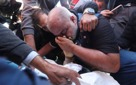 مسؤولون: غارة إسرائيلية تقتل صحفيين فلسطينيين في غزة بينها نجل وائل الدحدوح