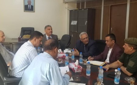معاون يوجه بضرورة الالتزام بمعايير ومواصفات حفظ الأدوية عند استيرادها إلى عدن