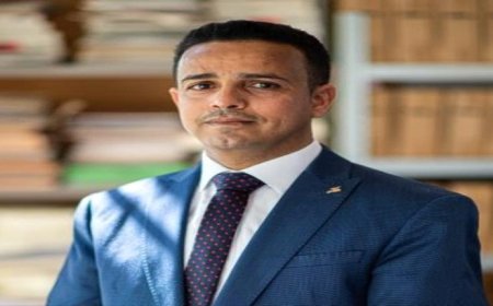 عقب رفض العليمي لمنصب رئاسة الحكومة.. صحفي يكشف عن شخصين من محافظة واحدة مرشحين للمنصب