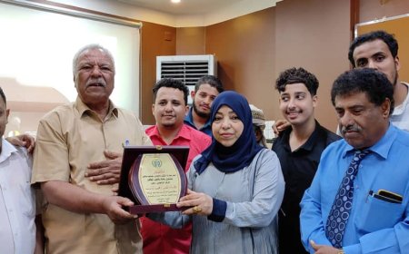 مدير صندوق رعاية وتأهيل المعاقين تكرم مدير الموارد البشرية السابق