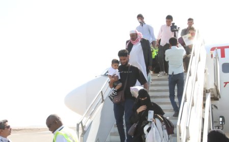 مطار المخا يستقبل ظهر غد الرحلة الثانية من العالقين اليمنيين في السودان بدعم طارق صالح