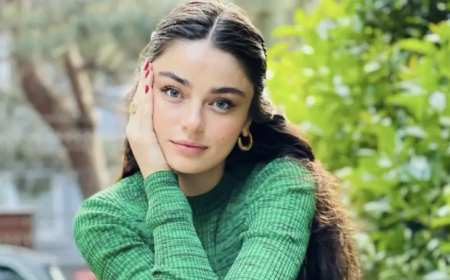 ايشا توران تتعرّض لهجوم بعد سيلفي لها مع ستاربكس!