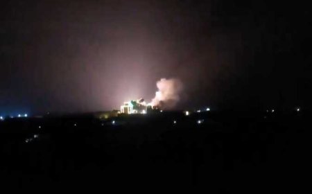 بالفيديو .. التحالف الدولي يوجه ضربات على مواقع حوثية في اليمن