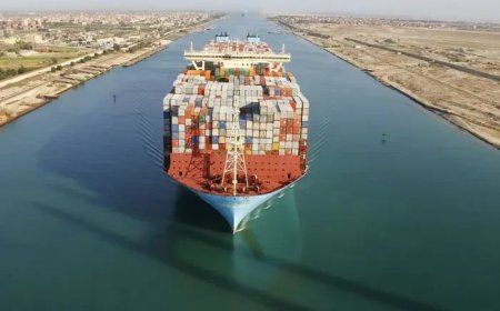 مصر.. "قناة السويس" تنفي تعليق حركة الملاحة نتيجة تطورات الأوضاع بالبحر الأحمر
