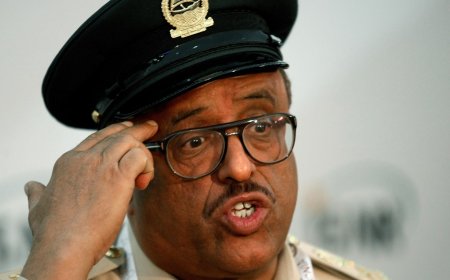 ضاحي خلفان يعلق على الضربات الأمريكية في صنعاء.. وهذا ما قاله