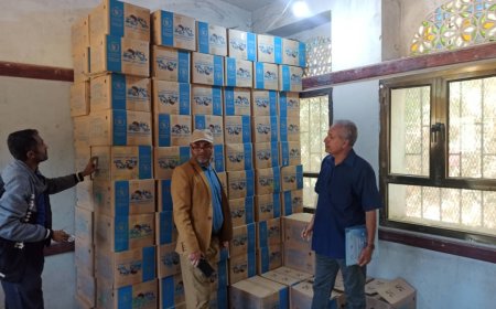 مندوب الوحدة التنفيذية للتغذية المدرسية بوزارة التربية يتفقد مدارس مدينة مأرب