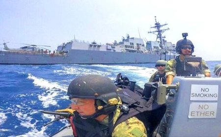 اعتراض صاروخ حوثي استهدف مدمرة في البحر الأحمر