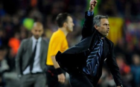 مورينيو مدربا لبرشلونة ضد نابولي في دوري الأبطال.. "مفاجأة نارية"