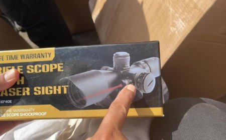 بالوثائق والصور.. ضبط سلع محظورة في ميناء عدن بعد تمريرها من جمارك المنطقة الحرة