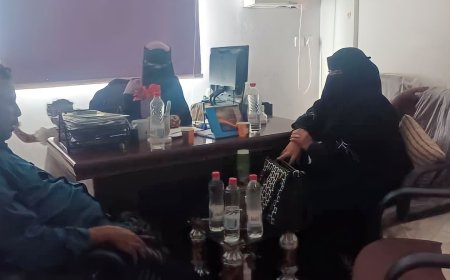 رئيسة مؤسسة بصمة صفاء التنموية تلتقي الفنان ناصر العنبري مع وفده من مؤسسة لحظة اجر لتنمية المجتمع بعدن