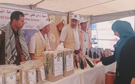 عدن / رئيس دائرة المرأة والطفل بالأمانة العامة للمجلس الانتقالي الجنوبي تشيد بمنتجات البن في معرضه الوطني 