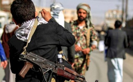 اقتحام حوثي لفصل دراسي في عمران وتحرّض الطلاب على القتال