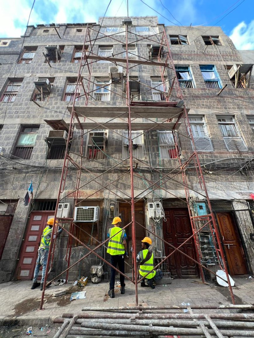بن جرادي يدشن مشروع ترميم المنازل التاريخية في مديرية صيرة بعدن