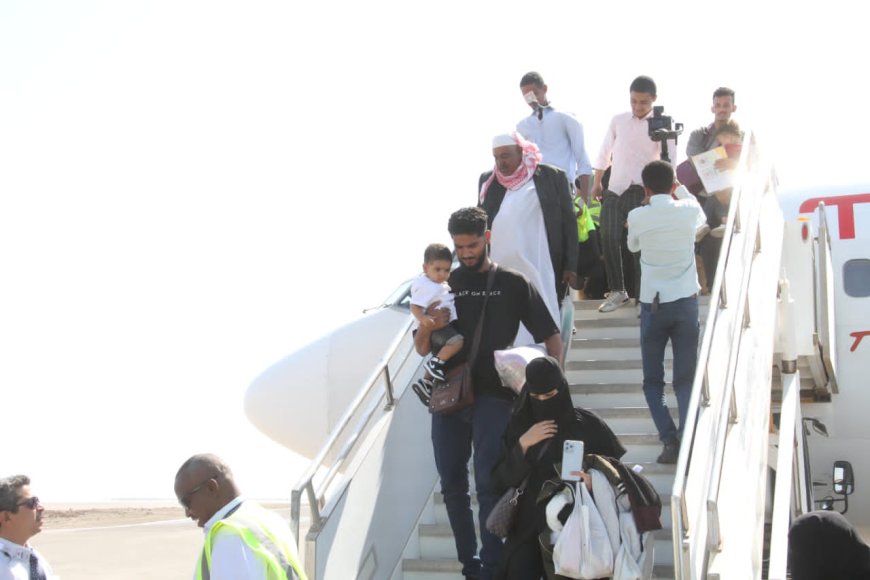 مطار المخا يستقبل ظهر غد الرحلة الثانية من العالقين اليمنيين في السودان بدعم طارق صالح
