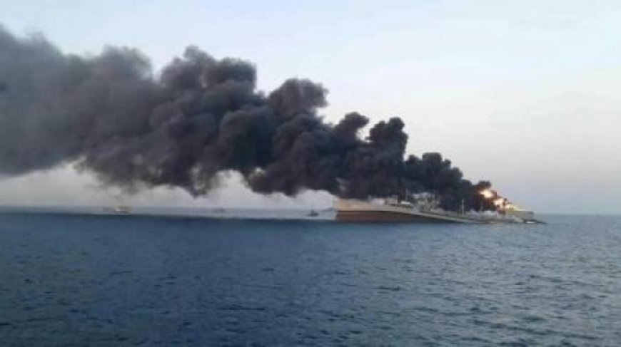 عاجل.. اندلاع حريق داخل سفينة تجارية في خليج عدن بعد إصابتها بصاروخ حوثي وإعلان أمريكي بشأنها