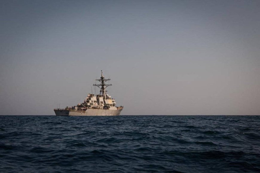 الحو.ثيون يعلنون استهداف سفينة حربية أميركية في خليج عدن