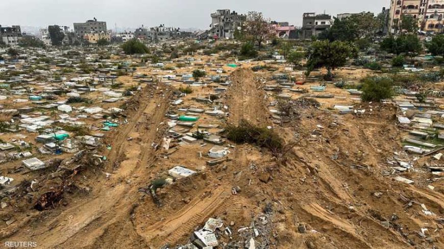 فلسطين تطالب بـ"تحقيق دولي".. 30 جثة متحللة أيديهم مكبلة