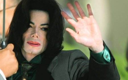 أول ظهور لابن مايكل جاكسون الصغير.. هل يشبه والده؟