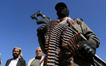 رئيس مجلس القيادة اليمني يحذر من مخاطر استمرار تهريب الأسلحة إلى الحو.ثيين