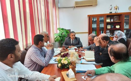 أثناء لقاءه عمادة كلية الطب والعلوم الصحية.. رئيس جامعة عدن يشدد على الإلتزام بالنصاب التدريسي