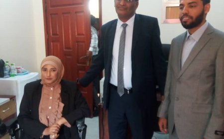 وكيل وزارة التربية لقطاع التعليم يلتقي رئيسة الشبكة الوطنية لذوي الاعاقة بعدن