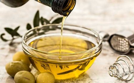 تناول زيت الزيتون على معدة فارغة.. هذا ما يفعله لصحتك