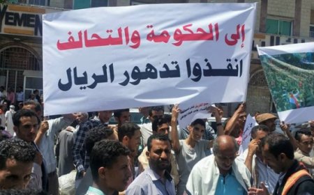 تجار تعز ينفذون إضرابًا جزئيًا احتجاجًا على تدهور العملة