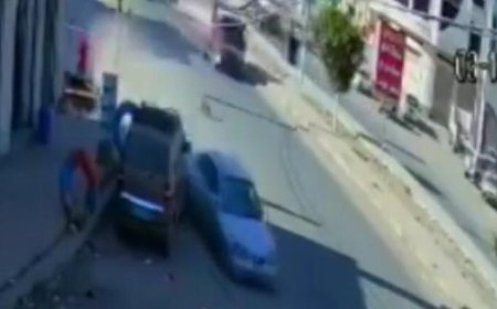 سيارة متهورة تدهس امرأة وطفليها وشخص آخرون في الشارع العام بذمار 