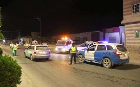 شرطة السير بالمهرة تطلق حملة توعوية لإصلاح أضواء المركبات بمديرية الغيضة