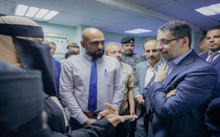 رئيس الوزراء يزور هيئة مستشفى الجمهورية بعدن ويطلع على أوضاع المرضى وحالة المستشفى
