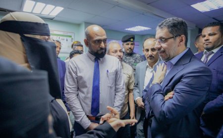 رئيس الوزراء يزور هيئة مستشفى الجمهورية بعدن ويطلع على أوضاع المرضى وحالة المستشفى
